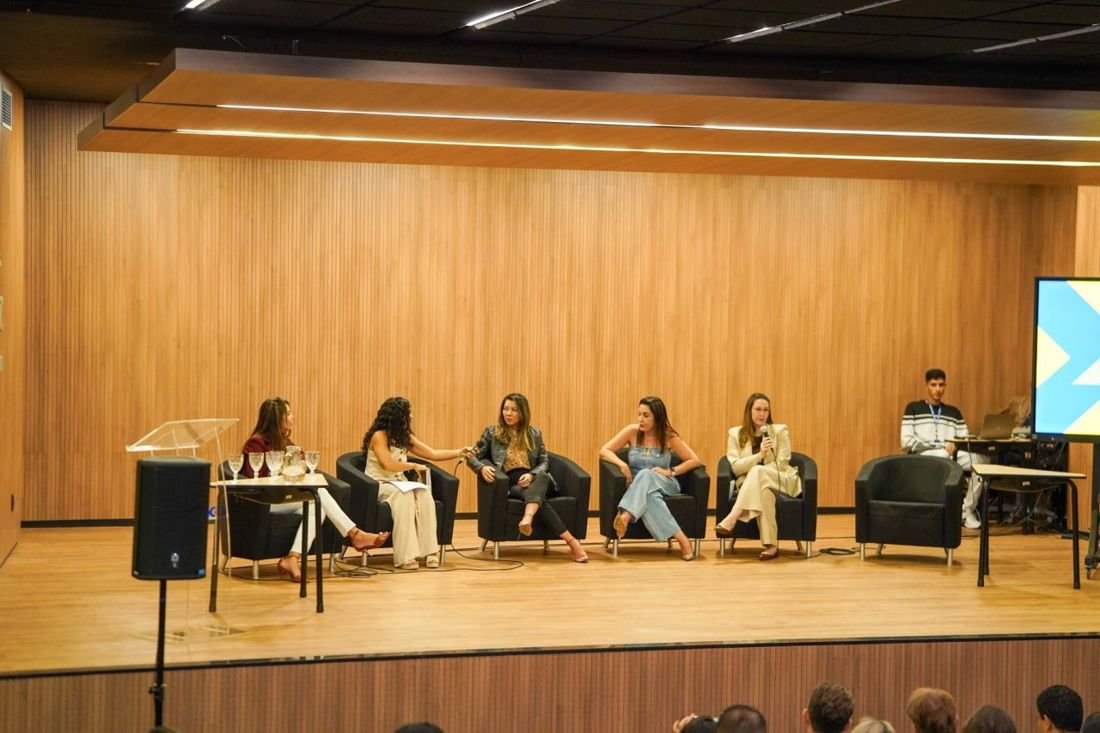 Painel sobre compliance e governança com Deborah do Valle Montenegro