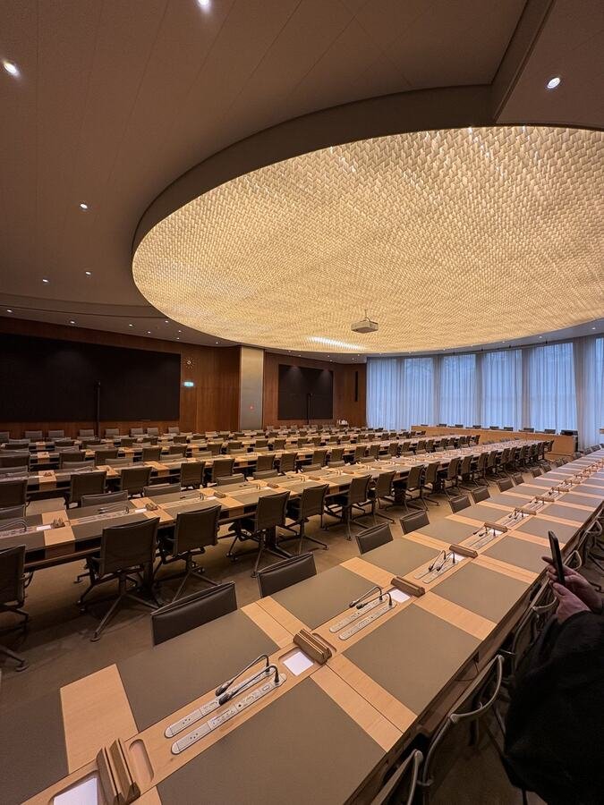 Sala de conferências em evento internacional de direito, Genebra